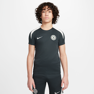 Chelsea F.C. Strike Older Kids' Nike Dri-FIT Football Short